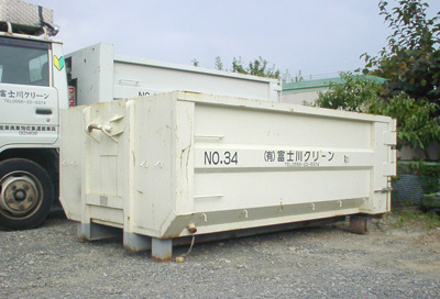 ２t のコンテナ